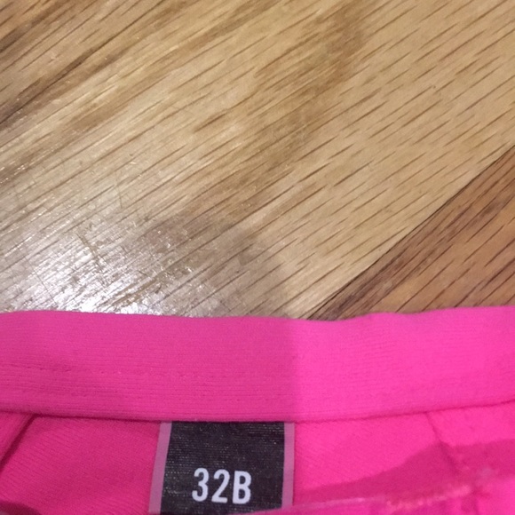 Victoria’s Secret sport bra 32B - Picture 6 of 6